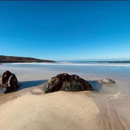 Sandy Toes, Пэдстоу